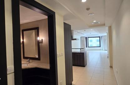 Apartment - Studio - 1 Bathroom for rent in Tower 19 - Porto Arabia - The Pearl Island - Doha