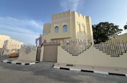 فيلا - 5 غرف نوم - 4 حمامات للايجار في البوابة الغربية - بحيرة وست لاجون - الدوحة