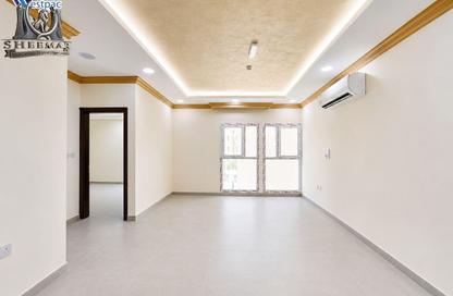Apartment - 2 Bedrooms - 2 Bathrooms for rent in Umm Ghwailina Comm - Umm Ghuwalina - Umm Ghuwailina - Doha