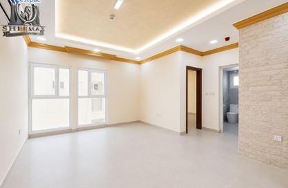 Apartment - 2 Bedrooms - 2 Bathrooms for rent in Umm Ghwailina Comm - Umm Ghuwalina - Umm Ghuwailina - Doha