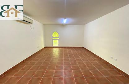 Apartment - 2 Bedrooms - 2 Bathrooms for rent in OqbaBin Nafie Steet - Old Airport Road - Doha