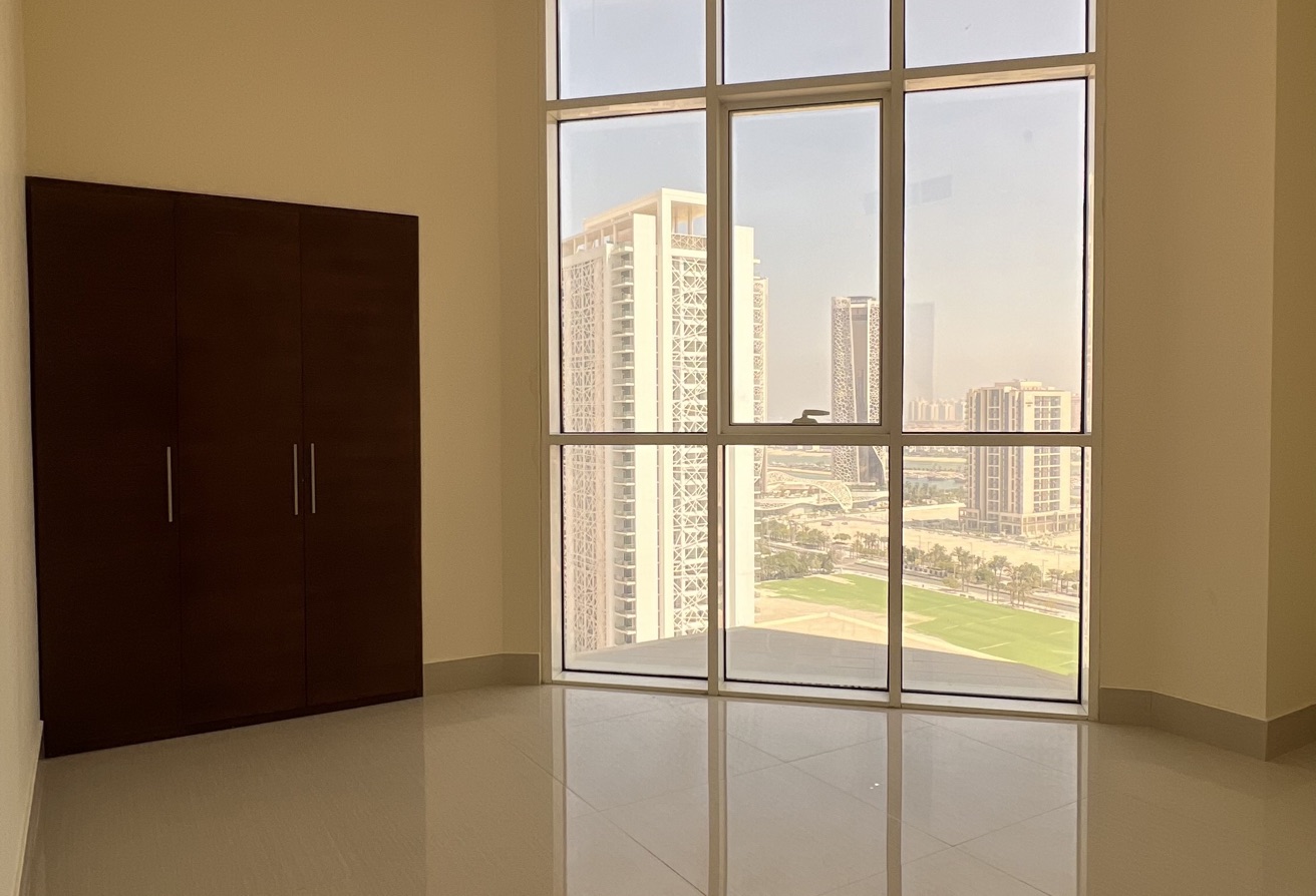 COZY 2BHK SEMI FURNISHED INCLUDING BILLS thumbnail 5
