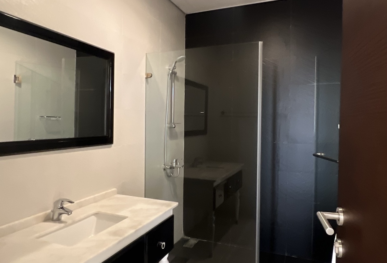 COZY 2BHK SEMI FURNISHED INCLUDING BILLS thumbnail 3