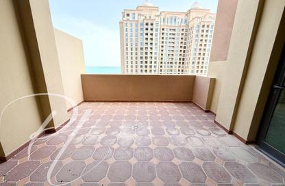 Apartment - 2 Bedrooms - 3 Bathrooms for rent in Tower 31 - Porto Arabia - The Pearl Island - Doha