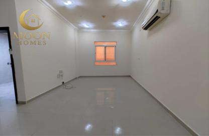 Apartment - 2 Bedrooms - 2 Bathrooms for rent in Al Mansoura - Al Mansoura - Doha