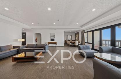 Apartment - 2 Bedrooms - 3 Bathrooms for rent in West Porto Drive - Porto Arabia - The Pearl Island - Doha