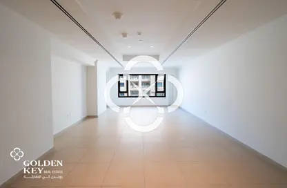 Apartment - 1 Bedroom - 2 Bathrooms for rent in West Porto Drive - Porto Arabia - The Pearl Island - Doha
