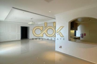 Apartment - 2 Bedrooms - 3 Bathrooms for rent in East Porto Drive - Porto Arabia - The Pearl Island - Doha