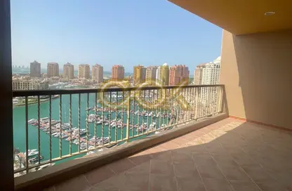 شقة - 2 غرف نوم - 3 حمامات للايجار في طريق بورتو الشرقي - بورتو أرابيا - جزيرة اللؤلؤة - الدوحة