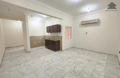Apartment - 1 Bedroom - 1 Bathroom for rent in Umm Ghuwailina 4 - Umm Ghuwailina - Doha Apartment - 1 Bedroom - 1 Bathroom for rent in Umm Ghuwailina 4 - Umm Ghuwailina - Doha