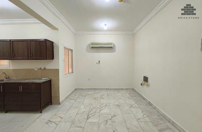 Apartment - 1 Bedroom - 1 Bathroom for rent in Umm Ghuwailina 4 - Umm Ghuwailina - Doha