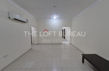 Apartment - 3 Bedrooms - 2 Bathrooms for rent in Al Nasr Street - Al Nasr - Doha
