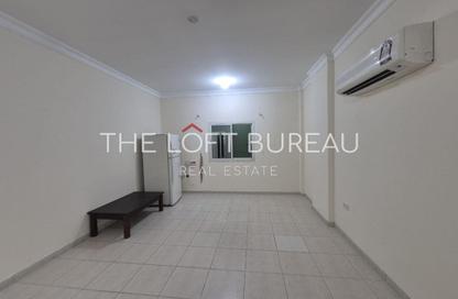 Apartment - 3 Bedrooms - 2 Bathrooms for rent in Al Nasr Street - Al Nasr - Doha