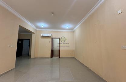 Apartment - 1 - 2 for rent in Umm Ghuwailina 4 - Umm Ghuwailina - Doha