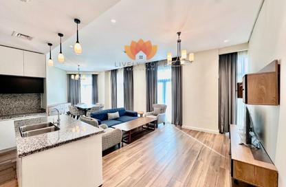 Apartment - 2 Bedrooms - 4 Bathrooms for rent in Floresta Gardens - Floresta Gardens - The Pearl Island - Doha