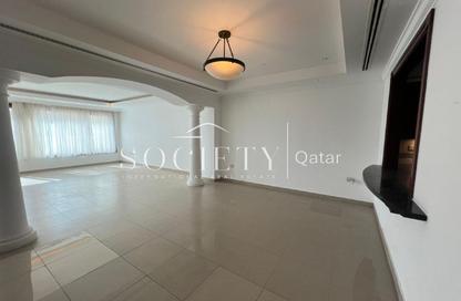 Townhouse - 2 Bedrooms - 2 Bathrooms for rent in La Croisette - Porto Arabia - The Pearl Island - Doha