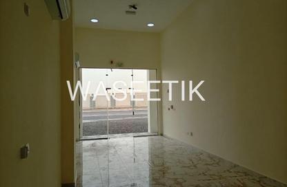 محل تجاري - استوديو - 1 حمام للايجار في شارع العزيزة - العزيزية - الدوحة