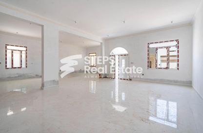 Villa - 7+ Bedrooms - 7 Bathrooms for rent in Umm Qarn - Al Daayen