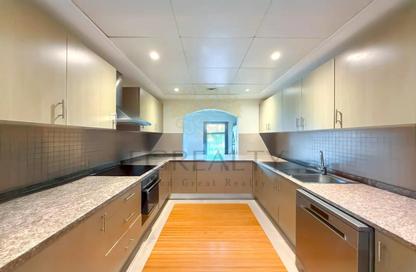 Apartment - 2 Bedrooms - 3 Bathrooms for sale in West Porto Drive - Porto Arabia - The Pearl Island - Doha