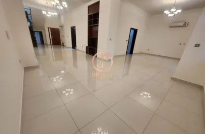 Villa - 5 Bedrooms - 5 Bathrooms for rent in Bu Hamour Street - Abu Hamour - Doha