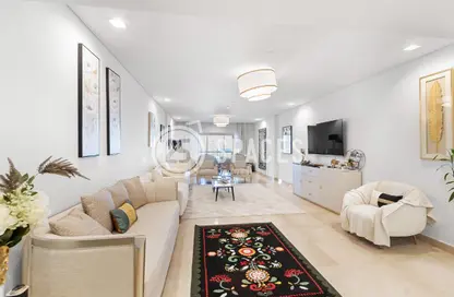 شقة - 3 غرف نوم - 4 حمامات للايجار في ابراج المتحدة - فيفا بحرية - جزيرة اللؤلؤة - الدوحة