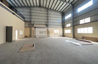 Warehouse - Studio - 6 Bathrooms for rent in East Industrial Street - Birkat Al Awamer - Al Wakra