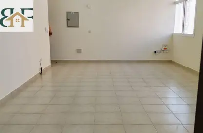 Apartment - 3 Bedrooms - 3 Bathrooms for rent in Al Mansoura - Al Mansoura - Doha