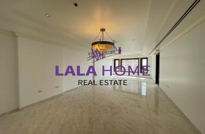 Apartment - 2 Bedrooms - 3 Bathrooms for rent in West Porto Drive - Porto Arabia - The Pearl Island - Doha