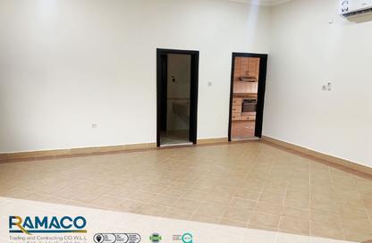 مجمع سكني - 3 غرف نوم - 3 حمامات للايجار في شارع المطار القديم - طريق المطار القديم - الدوحة