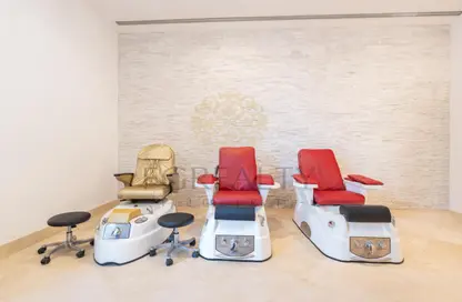 Shop - Studio - 1 Bathroom for rent in West Bay Tower - West Bay - West Bay - Doha