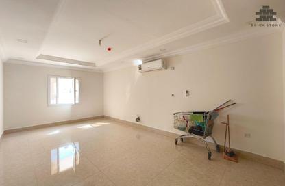 Apartment - 1 Bedroom - 1 Bathroom for rent in Umm Ghuwailina 4 - Umm Ghuwailina - Doha