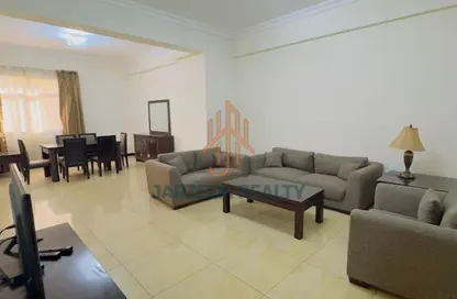 Apartment - 2 Bedrooms - 2 Bathrooms for rent in Al Zubair Bakkar Street - Al Sadd - Doha