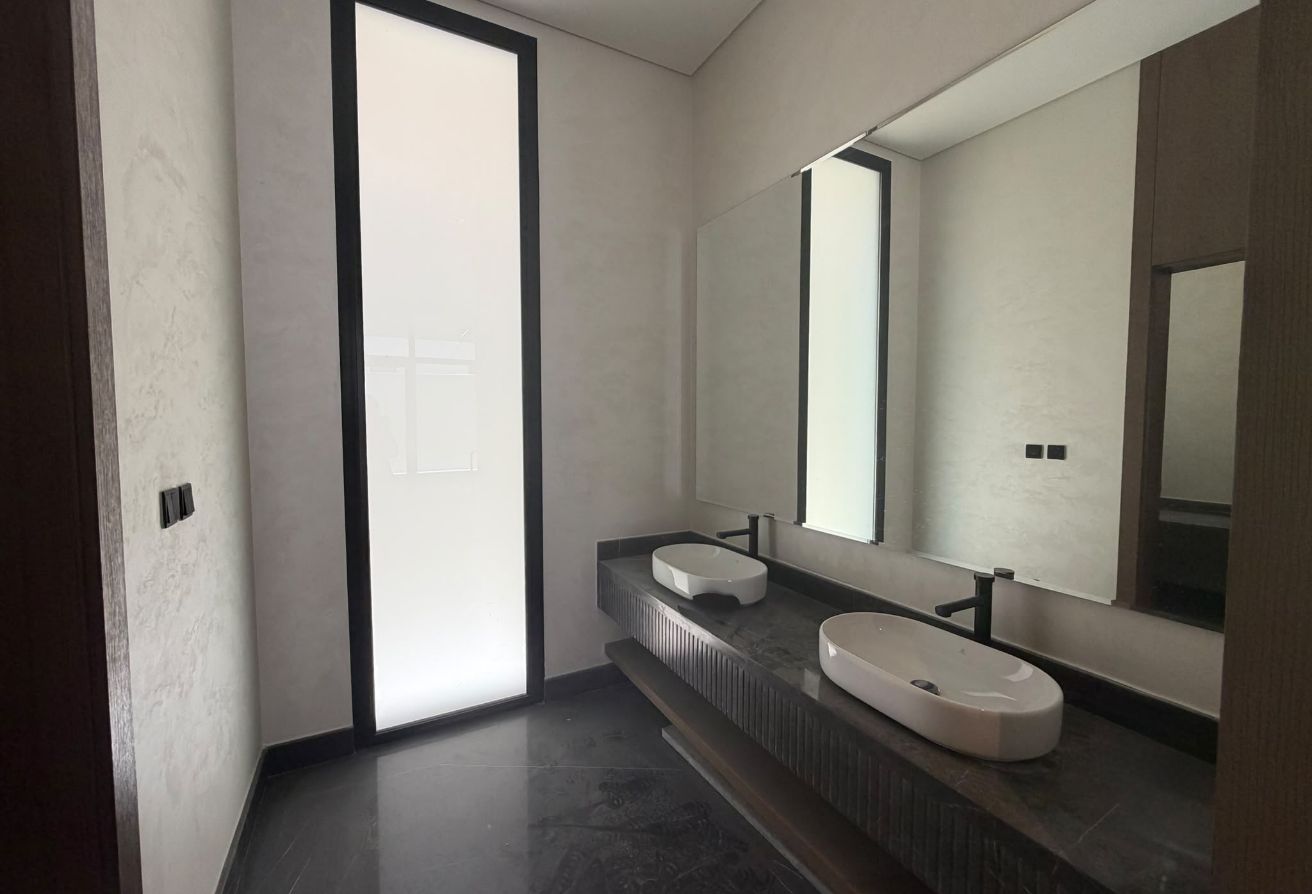Luxury 6 Bedroom plus Villa&Private Pool prime loc thumbnail 5