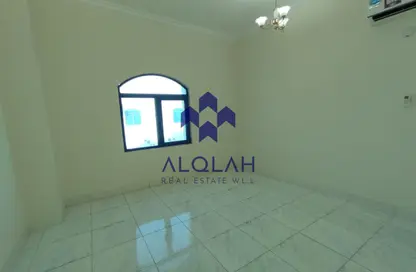 فيلا - 5 غرف نوم - 3 حمامات للايجار في الهلال - الهلال - الدوحة