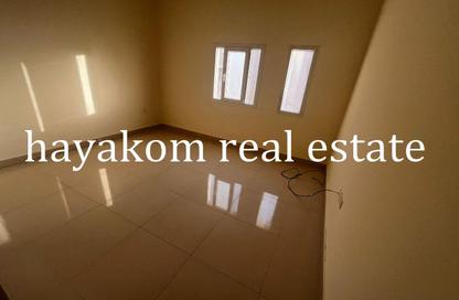 Villa - 6 Bedrooms - 6 Bathrooms for rent in Al Kheesa - Umm Salal Mohammed