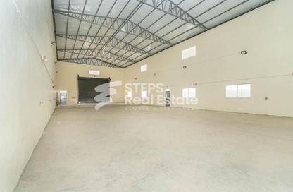 Warehouse - Studio - 1 for rent in East Industrial Street - Birkat Al Awamer - Al Wakra