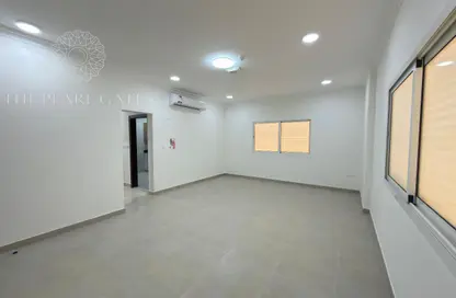 شقة - 2 غرف نوم - 2 حمامات للايجار في شقق مساكن المطار القديم - طريق المطار القديم - الدوحة