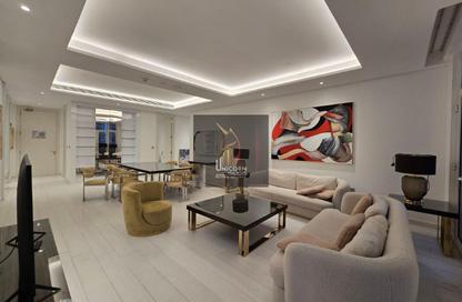 Apartment - 2 Bedrooms - 3 Bathrooms for rent in Floresta Gardens - Floresta Gardens - The Pearl Island - Doha