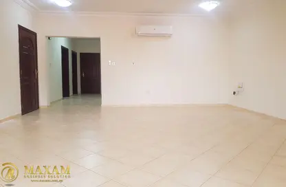 Compound - 3 Bedrooms - 2 Bathrooms for rent in Old Airport Road - Old Airport Road - Doha