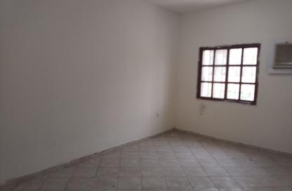 Apartment - 2 Bedrooms - 2 Bathrooms for rent in Bin Omran 46 - Fereej Bin Omran - Doha
