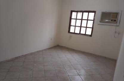 Apartment - 2 Bedrooms - 2 Bathrooms for rent in Bin Omran 46 - Fereej Bin Omran - Doha