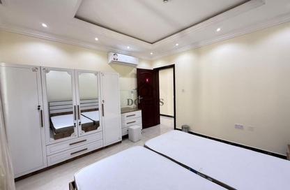 Apartment - 2 Bedrooms - 2 Bathrooms for rent in Thabit Bin Zaid Street - Al Mansoura - Doha