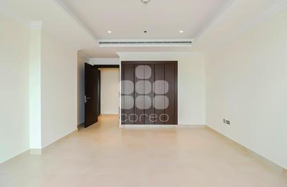 Apartment - 2 Bedrooms - 3 Bathrooms for rent in Tower 31 - Porto Arabia - The Pearl Island - Doha