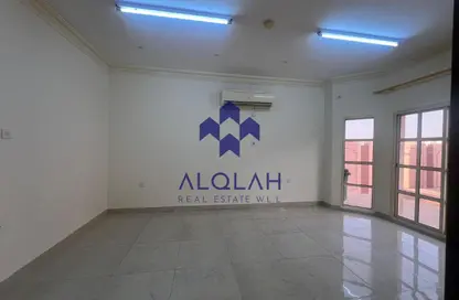 فيلا - 7 غرف نوم للايجار في أم صلال علي - أم صلال على - الدوحة