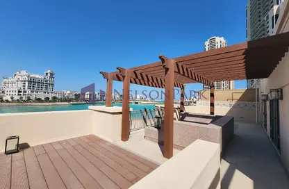 Villa - 5 Bedrooms - 6 Bathrooms for rent in Abraj Bay - Abraj Quartiers - The Pearl Island - Doha