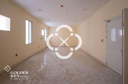سكن عمال - استوديو للايجار في شارع الصناعية الشرقي - بركة العوامر - الوكرة