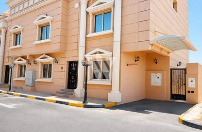 Villa - 5 - 5 for rent in Souk Al gharaffa - Al Gharrafa - Doha
