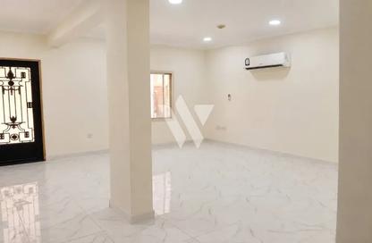 Villa - 5 - 5 for rent in Souk Al gharaffa - Al Gharrafa - Doha