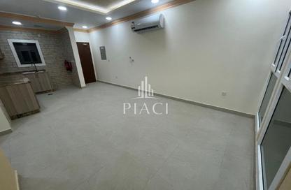 Apartment - 2 Bedrooms - 2 Bathrooms for rent in Umm Ghwailina Comm - Umm Ghuwalina - Umm Ghuwailina - Doha Apartment - 2 Bedrooms - 2 Bathrooms for rent in Umm Ghwailina Comm - Umm Ghuwalina - Umm Ghuwailina - Doha