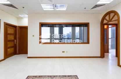 Office Space - 4 Bedrooms - 2 Bathrooms for rent in Palm Tower B - Palm Towers - West Bay - Doha